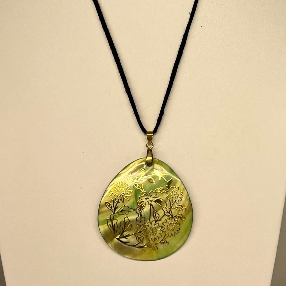 Vintage Green Mother of Pearl Gold Lace Overlay Asian Pendant Necklace 22” SH17